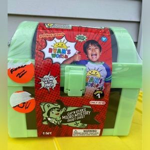 Ryan’s World Micro Mystery Ghost Chest GLOW IN THE DARK Series 1  NEW SEALED